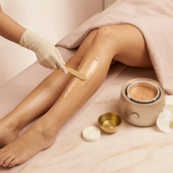 Épilation à la cire jambes par esthéticienne professionnelle - British Beauté Albi